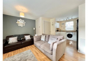 1 Captain's Rest Modern 2 bedroom Brixham harbour flat